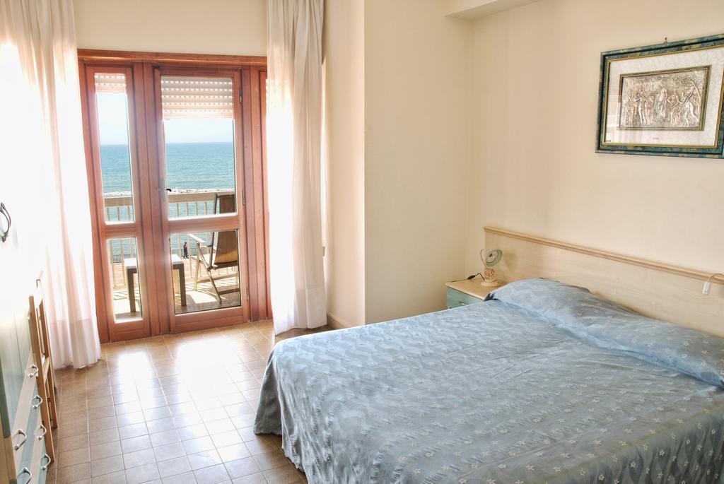 נטונו Hotel Scacciapensieri מראה חיצוני תמונה