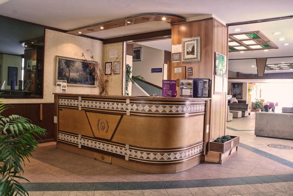 נטונו Hotel Scacciapensieri מראה חיצוני תמונה