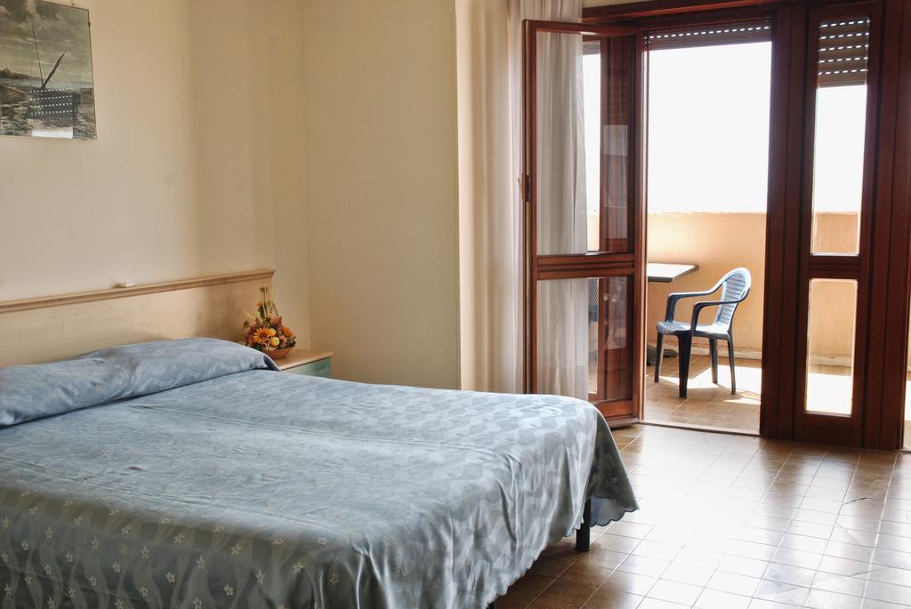 נטונו Hotel Scacciapensieri מראה חיצוני תמונה