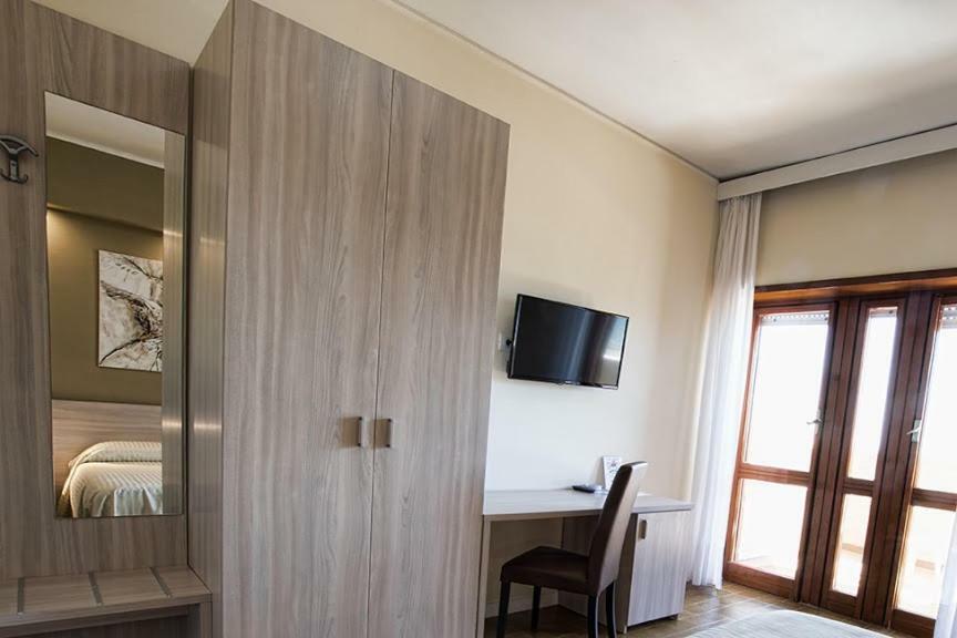 נטונו Hotel Scacciapensieri מראה חיצוני תמונה