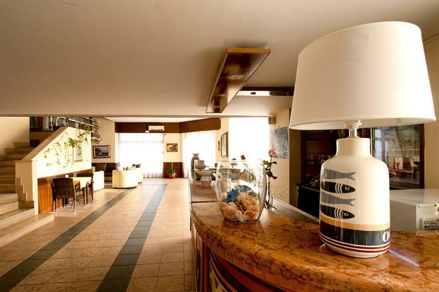 נטונו Hotel Scacciapensieri מראה חיצוני תמונה