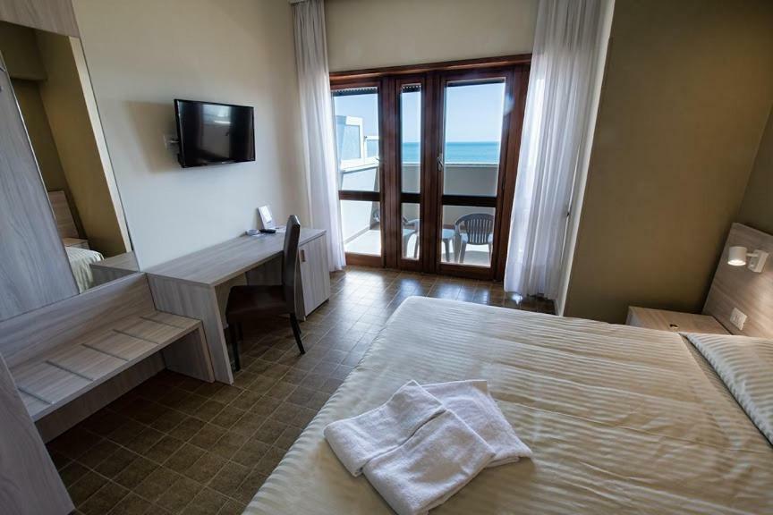 נטונו Hotel Scacciapensieri מראה חיצוני תמונה