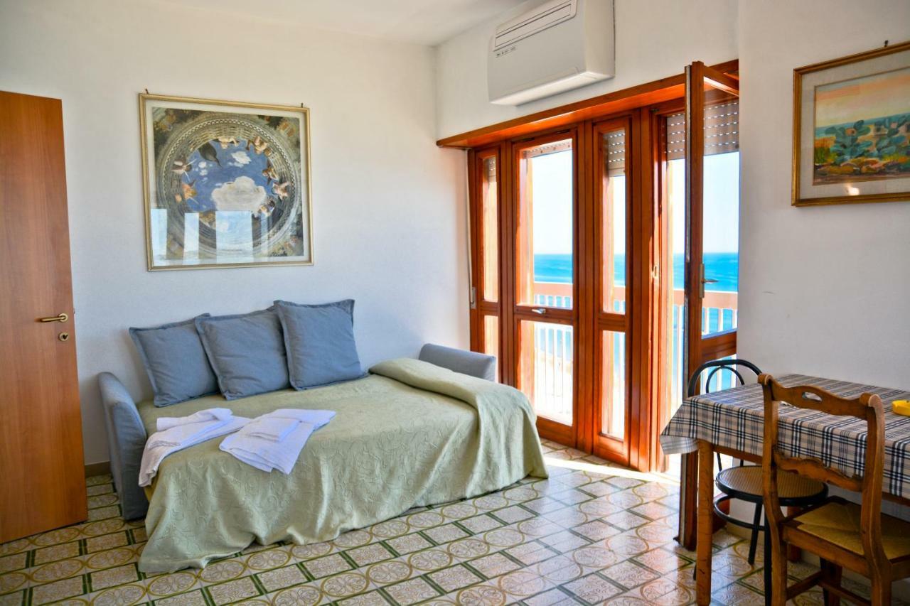 נטונו Hotel Scacciapensieri מראה חיצוני תמונה